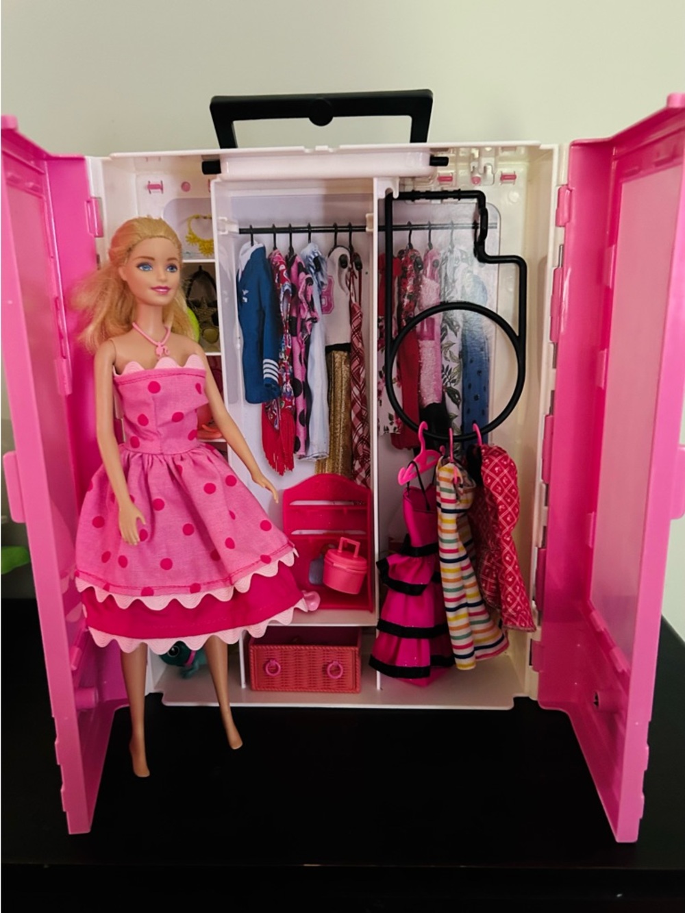 Barbie Pink Fashionista Closet Playset Portable Doll Wardrobe purses shoes